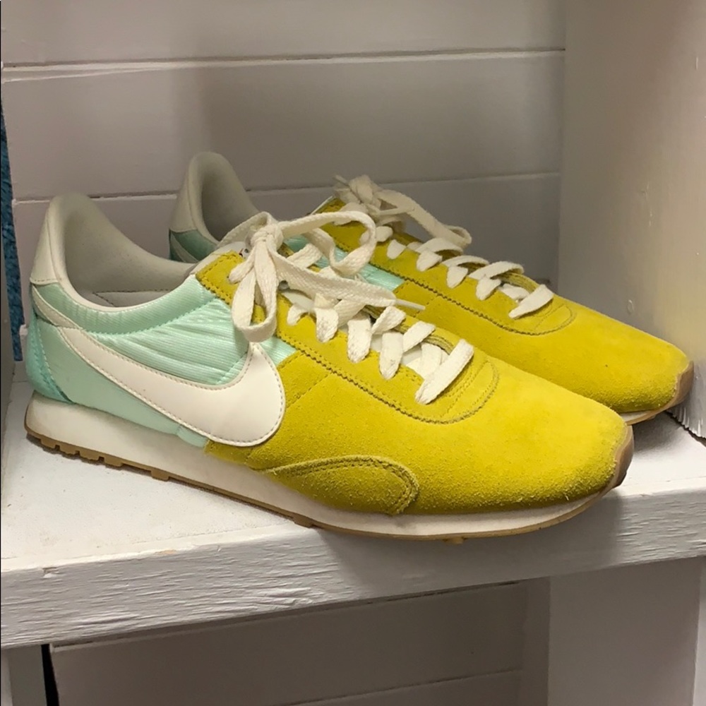 Nike Sport Shoes teal mustard green 10 women’s